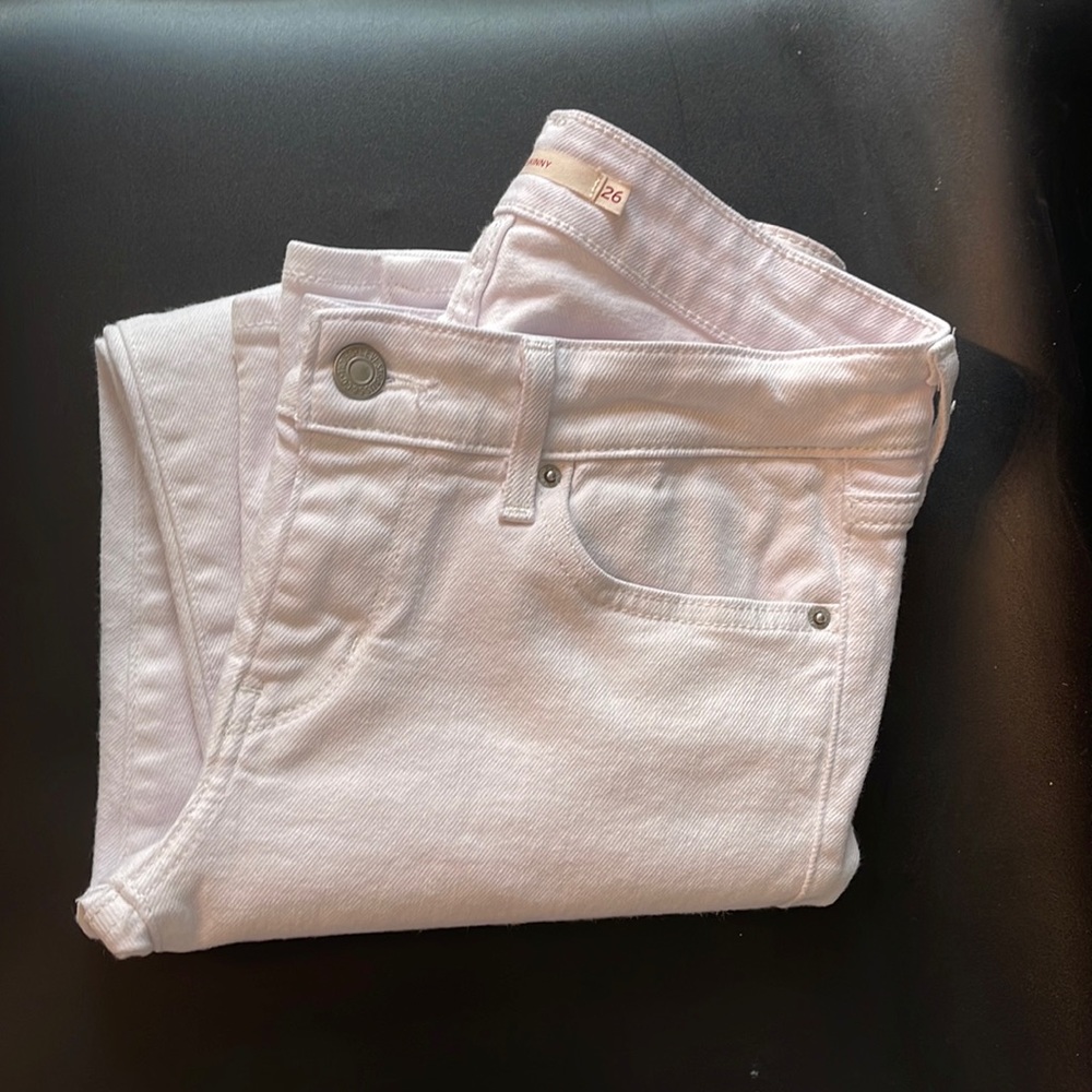 Levi’s white skinny jeans